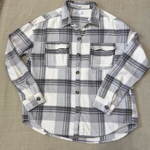 Women's Hollister Boyfriend Fit Flannel, gray, white plaid pattern. Sz. M
